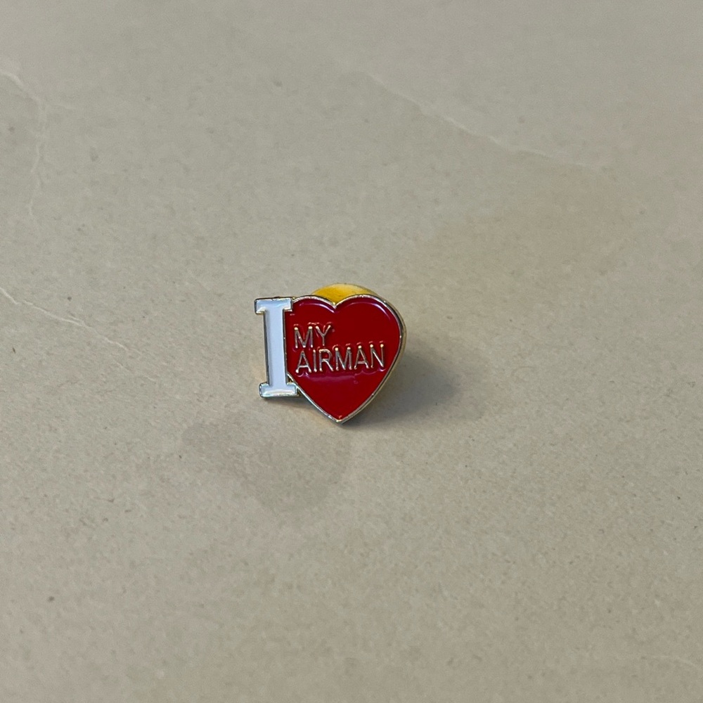 Red Heart 'I Love My Airman' Pin